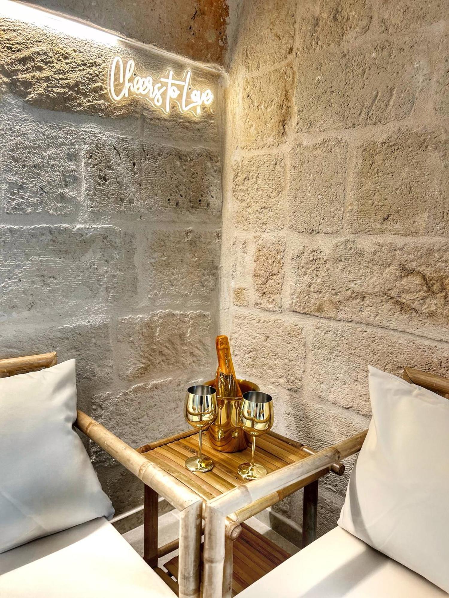 Ginpe Luxury Suite 莫诺波利 外观 照片